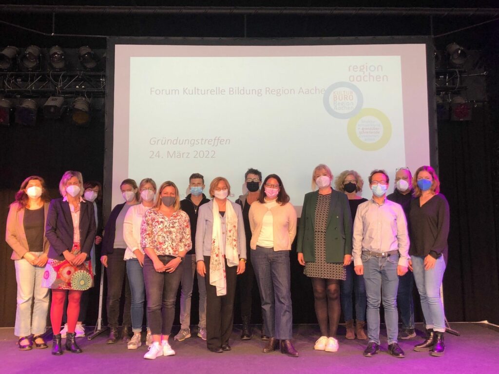 Gruppenfoto vom Gründungstreffen des Forums für Kulturelle Bildung der Region Aachen