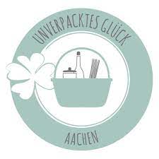 Hellblaues Logo des Ladens "Unverpacktes Glück Aachen". In der Mitte ist ein Korb mit Lebensmitteln.