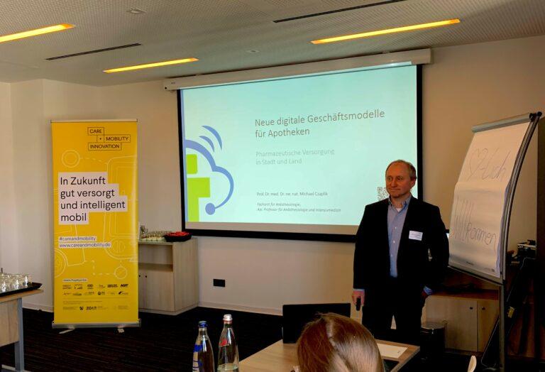 Prof. Dr. Dr. Michael Czaplik präsentiert neue digitale Geschäftsmodelle für Apotheken.